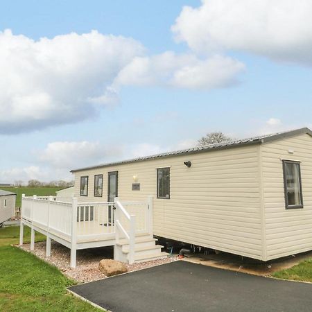 Lotus Lodge Morpeth Exterior photo