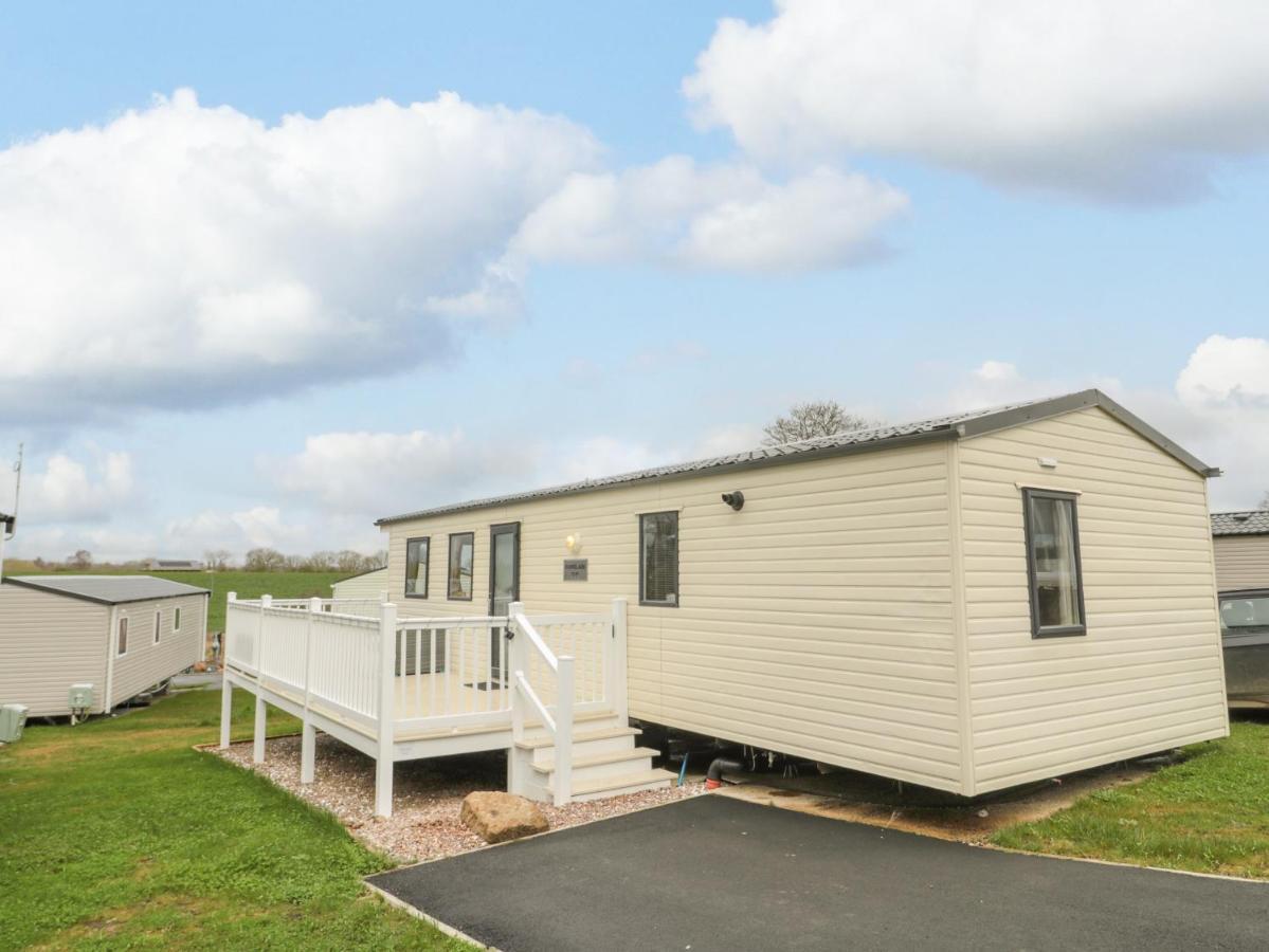 Lotus Lodge Morpeth Exterior photo